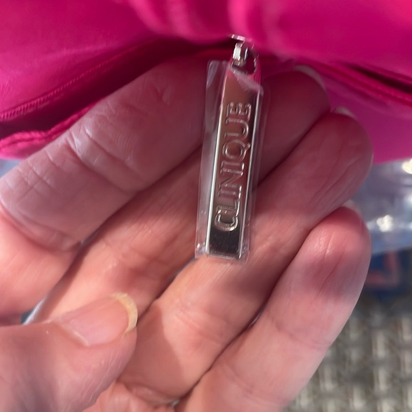 4 Large Totes and 1 very large make up Round case - Picture 5 of 16